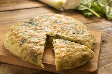 Ispanak, peynir ve pırasa omleti.