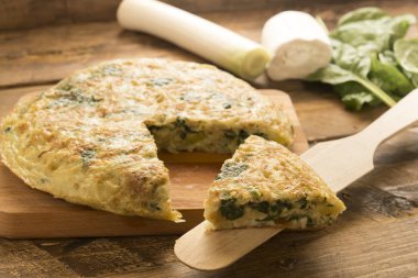 Ispanak ve peynirli omlet ve pırasa.