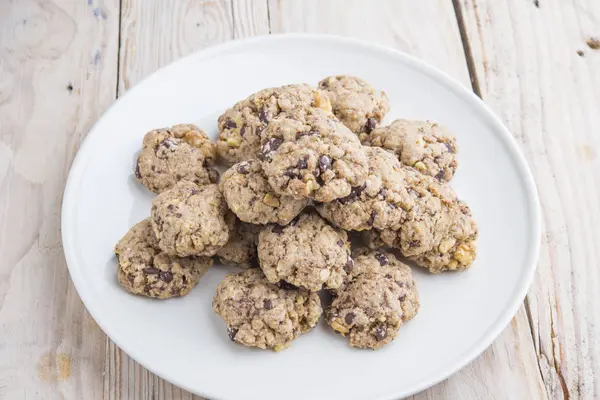 Chocolate chip cookies och mandel cookies — Stockfoto