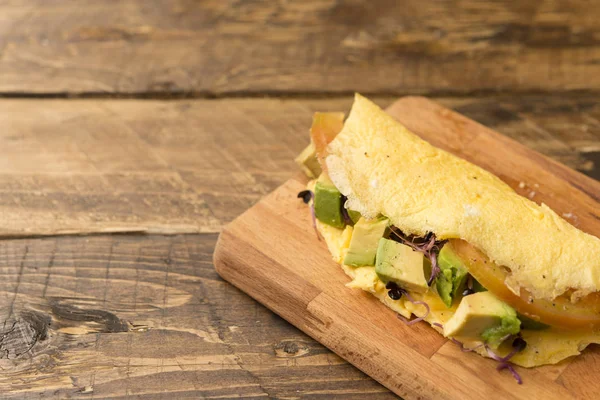 Omlet avokado.
