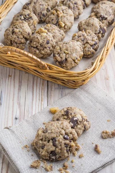 Homemade chocolate walnut cookies with ingredients and kitchen u — Stock Photo, Image