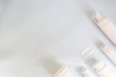 Utensiller banyo mavi arka plan