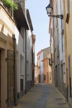 Begur Kalesi, Katalonya, İspanya tipik bir İspanyol şehir ile.