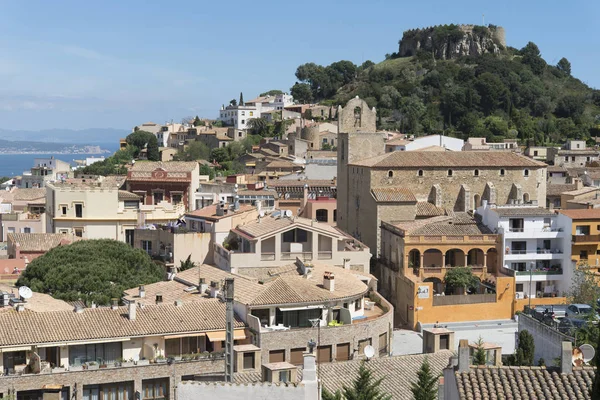 Begur med slott, en typisk spansk stad i Katalonien, Spanien. — Stockfoto