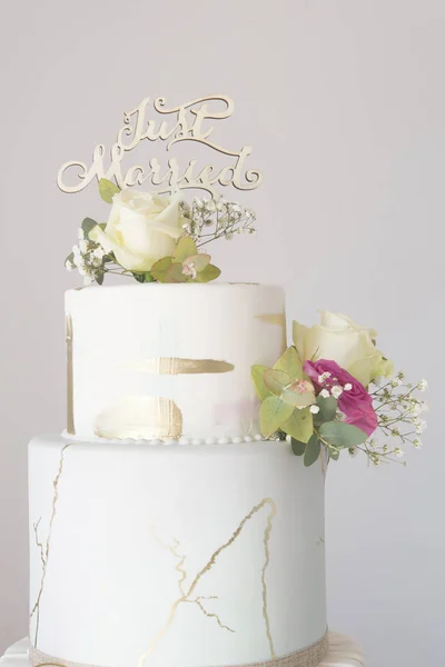 Wedding cake isolated — Stock Photo, Image