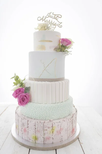 Wedding cake isolated — Stock Photo, Image