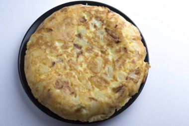 Tortilla de patatas (tipik İspanyol yemeği))