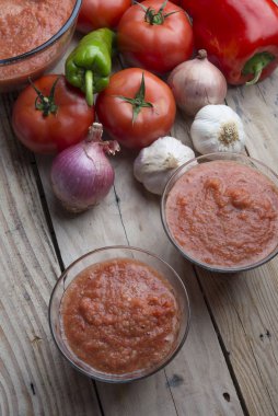 Gazpacho tipik İspanyol yemeği.