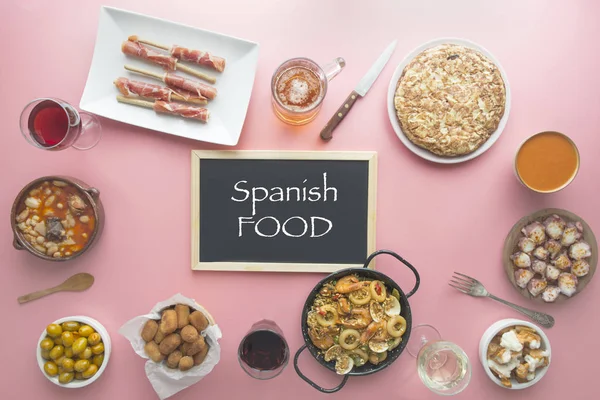 典型的西班牙式盘子 — 图库照片