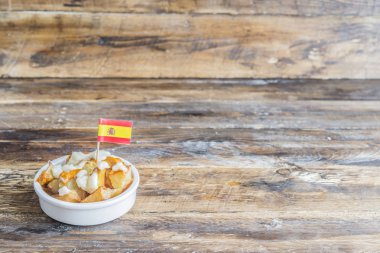 Patatas bravas with typical sauce