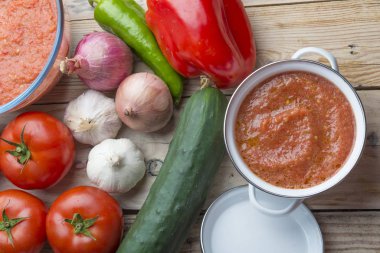 Gazpacho tipik İspanyol yemeği.