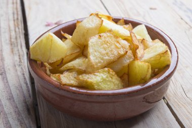 Patatas bravas tipik İspanyolca