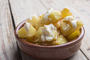Patatas bravas tipik İspanyolca
