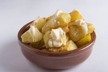 Patatas bravas tipik İspanyolca