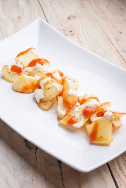 Patatas bravas tipik İspanyolca