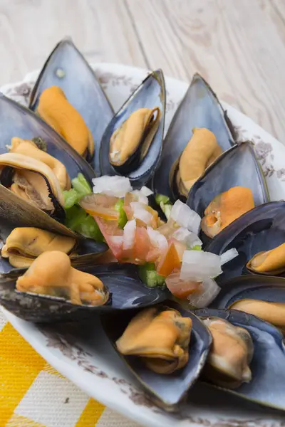 Mejillones y hortalizas cocidos — Foto de Stock