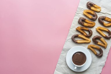 Çikolatalı Churros tipik tatlı kahvaltı.