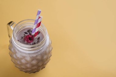 çikolata milkshake renkli arkaplan