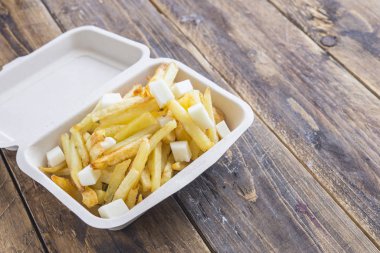 Patates kızartması ve mozarella. 