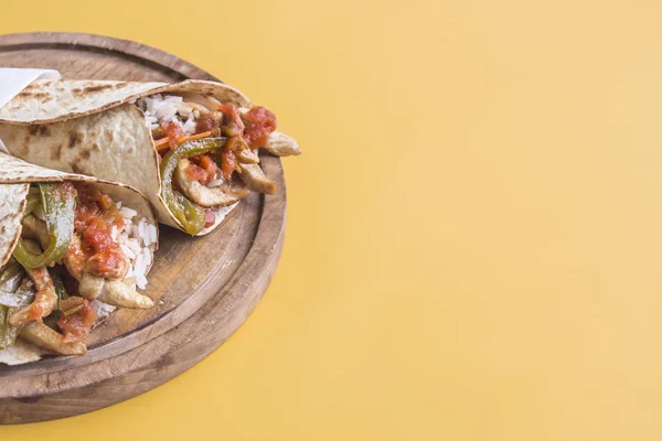 Fajitas and ingredients top view and yellow background — 图库照片