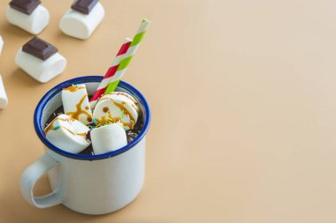 Şekerlemeli çikolatalı içecek.