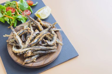 Kızarmış sardalya (tipik İspanyol tapası), pescaito frito