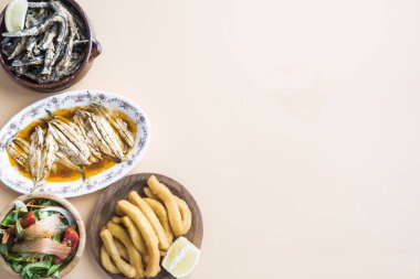 Türlü balıklar tipik İspanyolca