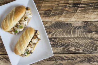 Balık sandviçi tipik İspanyol yemeği.