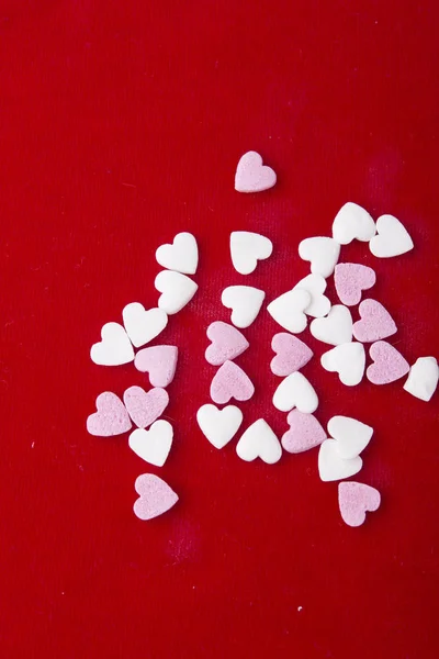 Kleine kandijsuiker in de vorm van harten — Stockfoto