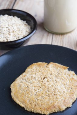 Krep ve yulaf sütü, vejetaryen kahvaltısı.