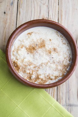 Pirinç süt ve tarçın