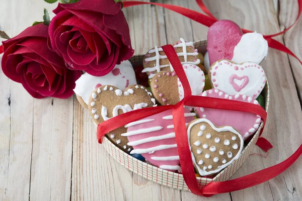 Geglazuurde koekjes op Valentijnsdag. Van bovenaf — Stockfoto