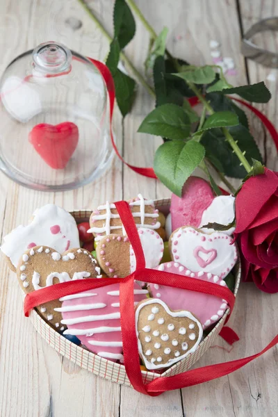 Glazed cookies on Valentine's day. From above — Stock Photo, Image