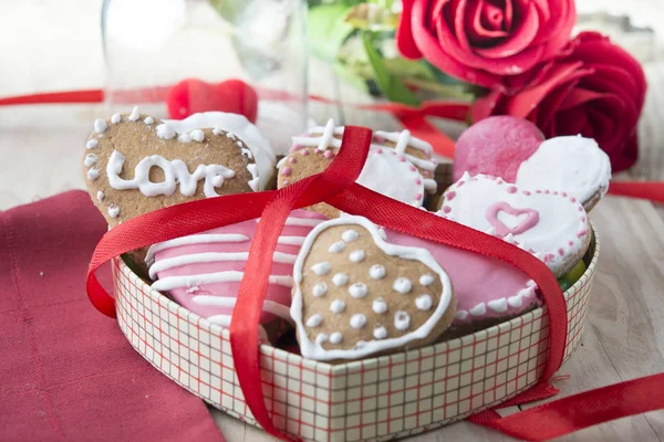 Glazed cookies on Valentine's day. From above — Stock Photo, Image