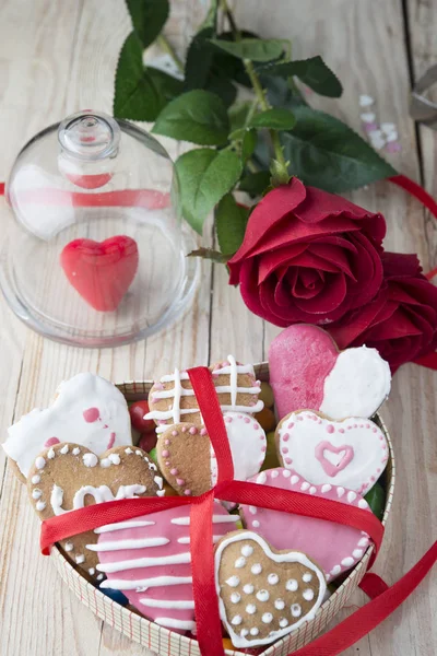 Galletas vidriadas el día de San Valentín. Desde arriba — Foto de Stock
