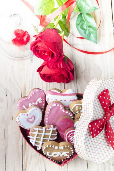 Glazed cookies on Valentine's day. From above — Stock Photo, Image