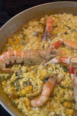 Paella yapmak