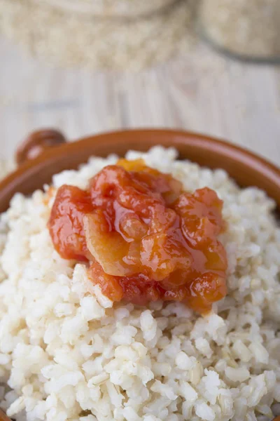 Мексиканский рис - рис, приготовленный с томатным соусом — стоковое фото