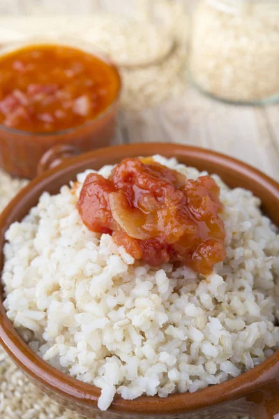 Мексиканский рис - рис, приготовленный с томатным соусом — стоковое фото
