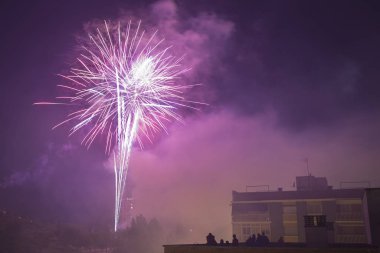 Şehirde havai fişekler