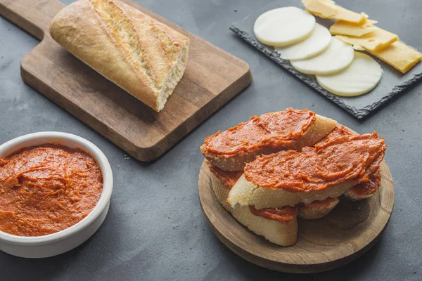 Sobrasada isoliert typische Speisen in Mallorca Spanien — Stockfoto