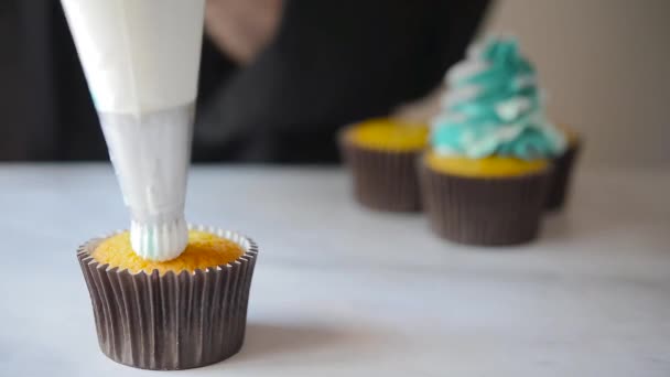 Making Cupcake Real Scene — Stock Video
