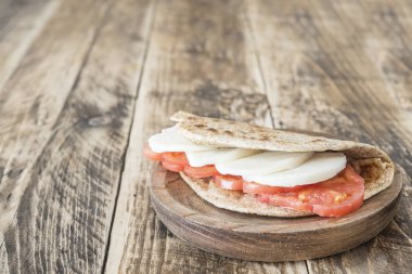 Piadina tipik İtalyan yemeği.