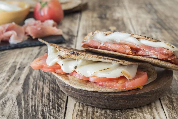 Piadina comida típica italiana — Foto de Stock