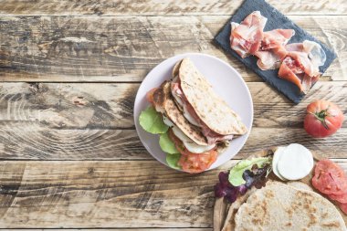 Piadina tipik İtalyan yemeği.