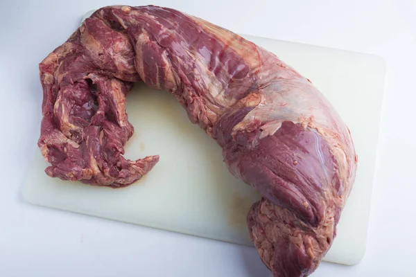 Carne cruda aislada sobre fondo blanco — Foto de Stock