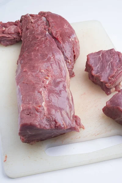 Carne cruda aislada sobre fondo blanco —  Fotos de Stock