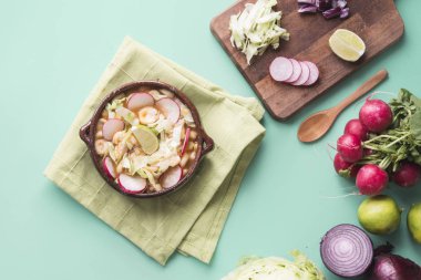 Pozole kırmızı tipik Meksika yemeği