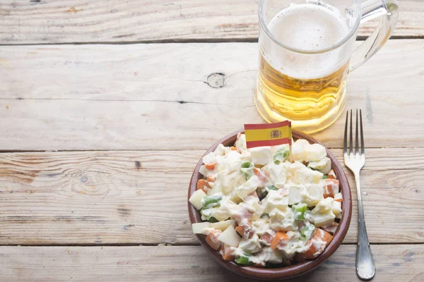 Ensaladilla rusa (typisches Essen auf Spanisch)) — Stockfoto