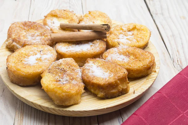 Французькі тости. Традиційні іспанські torrijas — стокове фото